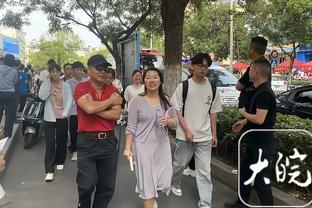 也是曼巴门徒啊？维尼修斯晒健身房内科比海报